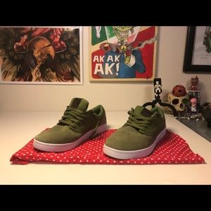 Supra chino court, olive green.